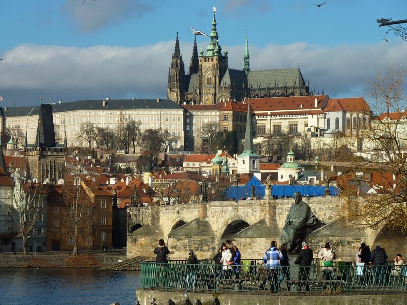 Prager Burg mit Veitsdom – Blick von der Moldauseite