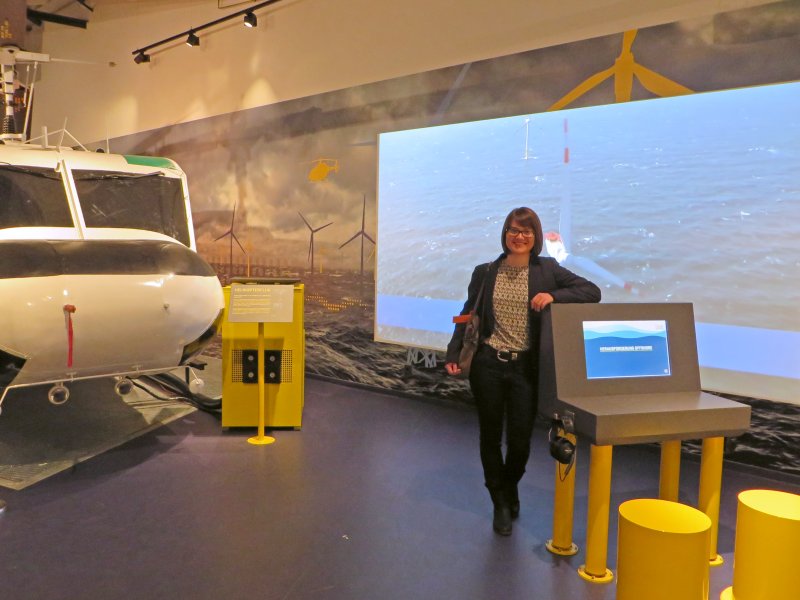 Reiseproducerin Melanie Schmitt im Offshore Center des Klimahaus, Bremerhaven