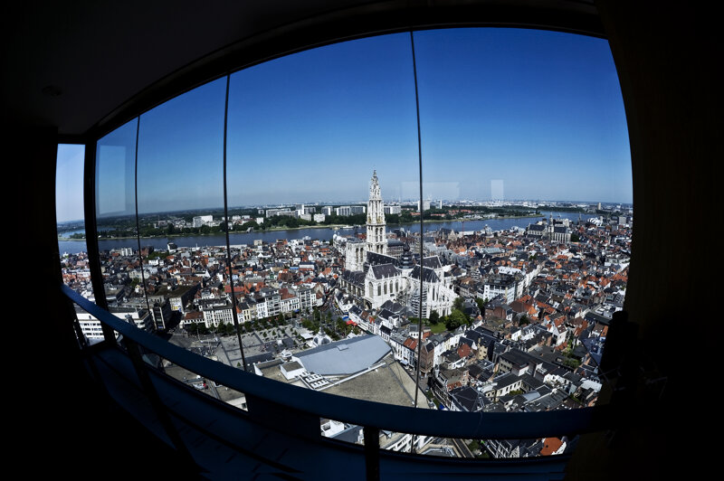 Panoramablick auf die historische Antwerpener Altstadt