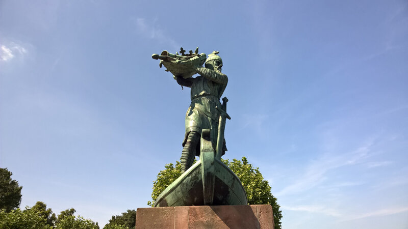 Nibelungen Statue