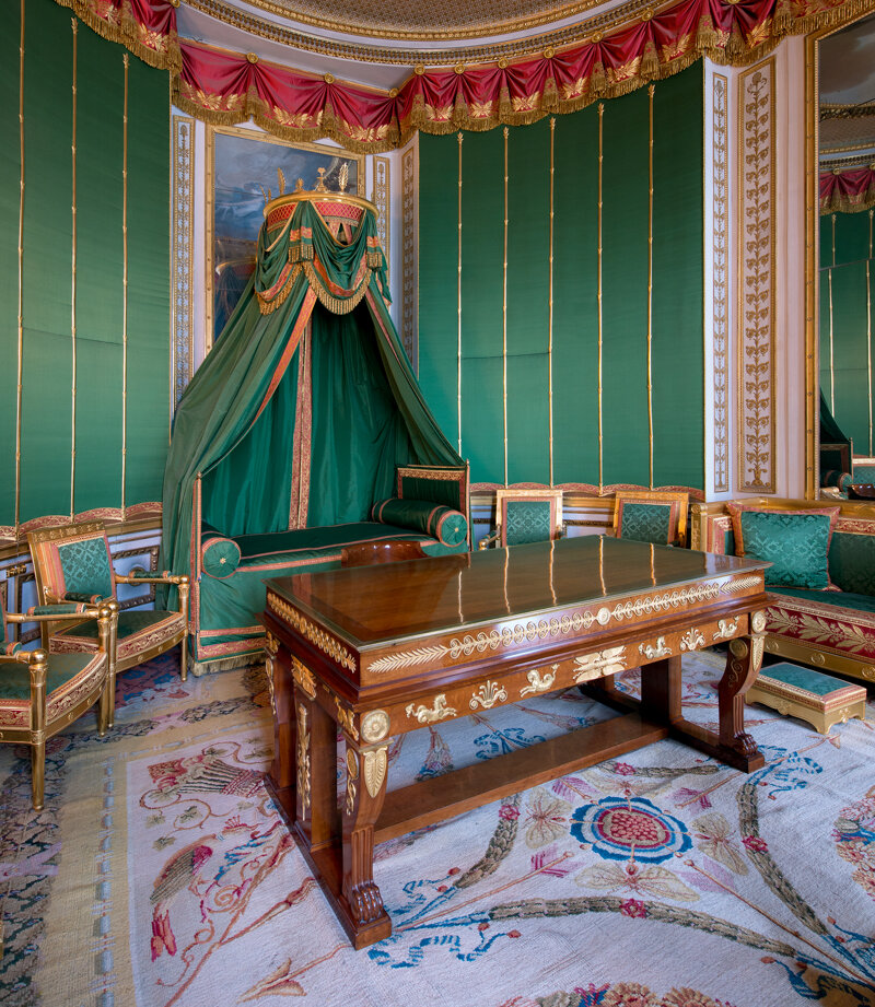 GrünesZimmer mit Schreibtisch