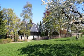 Kirschblüte Wehrkirche (Frank Melzer Mauersberg)
