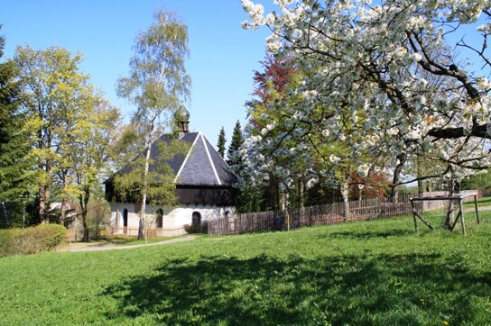 Kirschblüte Wehrkirche (Frank Melzer Mauersberg)