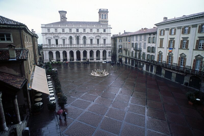 Piazza Vecchia in Bergamo, in der Region Lombardei