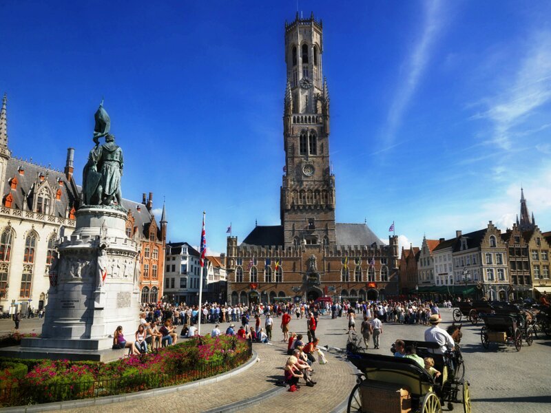 Belfried und Marktplatz
