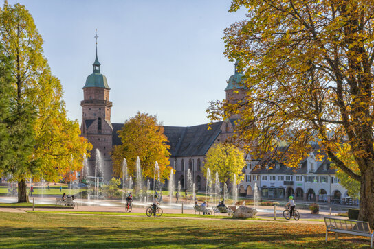 18 Herbst Marktplatz Fontaenen Stadtkirche© Stadt Freudenstadt  Foto Heike Butschkus