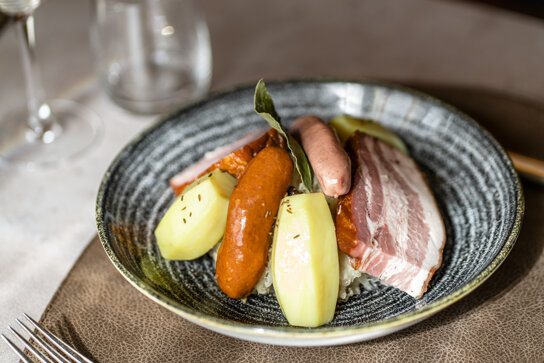 angerichtetes Essen auf Teller