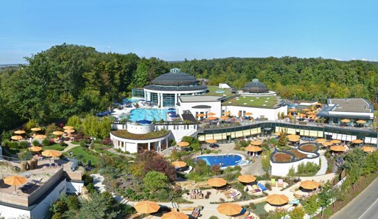 Mineraltherme Übersichtsbild Sommer