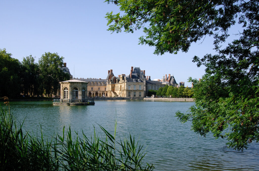 Fontainebleau Schloss mit See