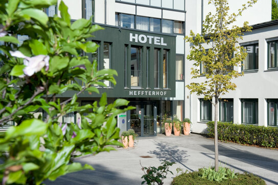 Blick auf den Eingangsbereich des Hotel Heffterhof in Salzburg