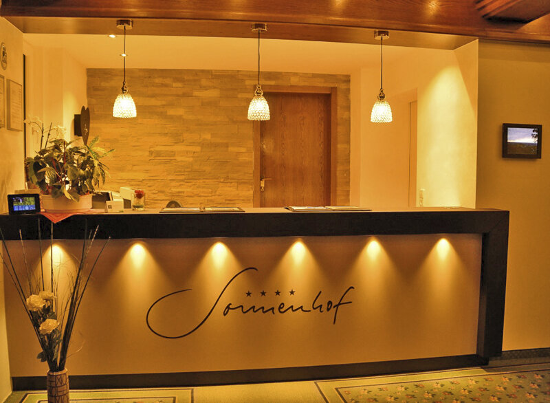 Rezeption des Hotels Sonnenhof