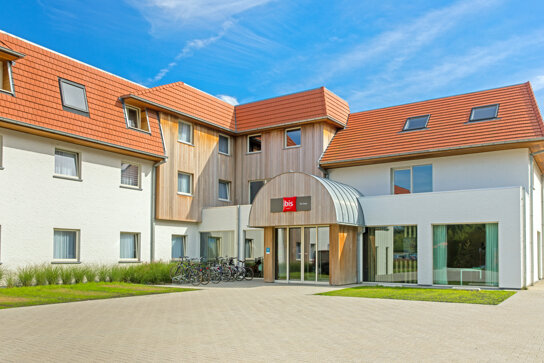 Eingangsbereich aussen des ibis De Haan