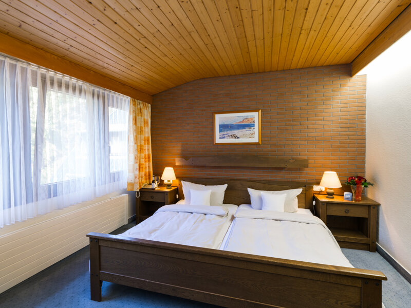 Doppelzimmer mit Holzdecke