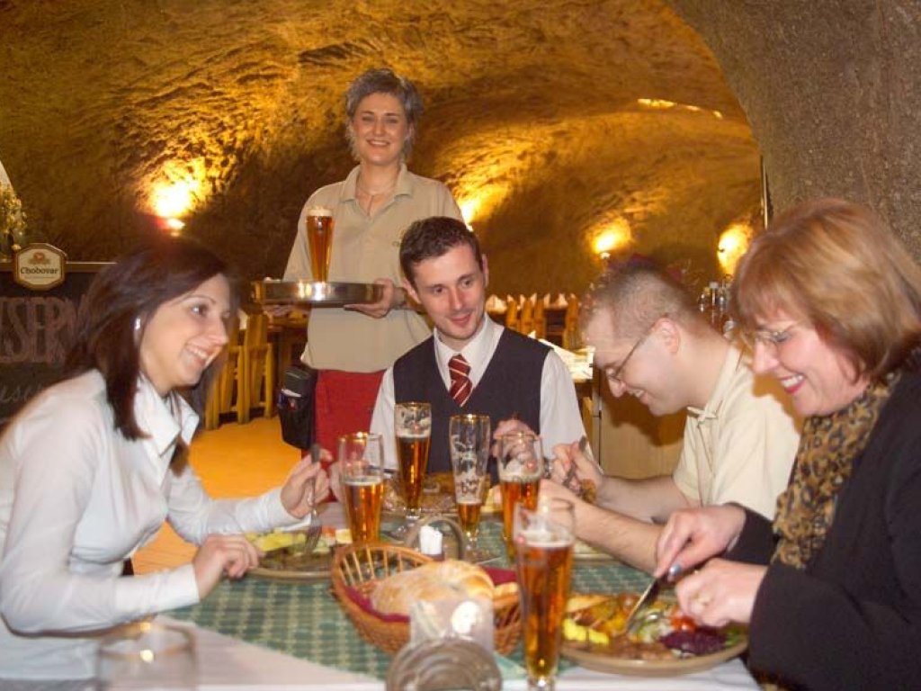 Chodová Planá Kurzurlaub: Erleben Sie Tschechiens gemütlichsten Bierkeller!