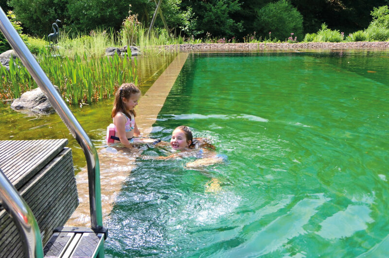 Kinder im Naturbad