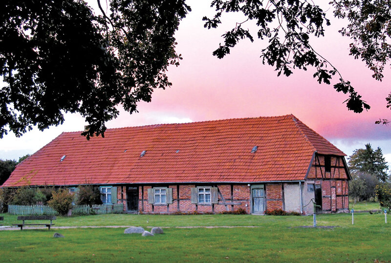 Altes Bauernhaus auf Fischland-Darß-Zingst – typische Architektur der Halbinsel