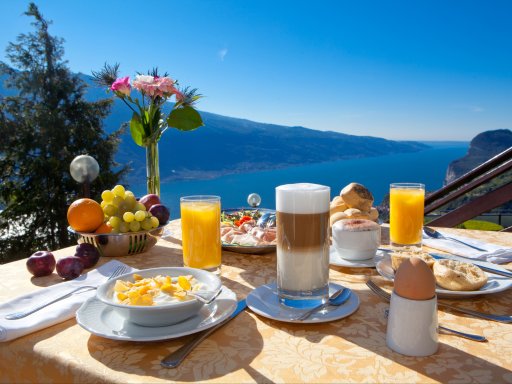 Sonne, Berge, Gardasee - alles im Blick