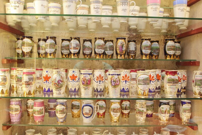 Trinkbecher im Sprudelbechermuseum 