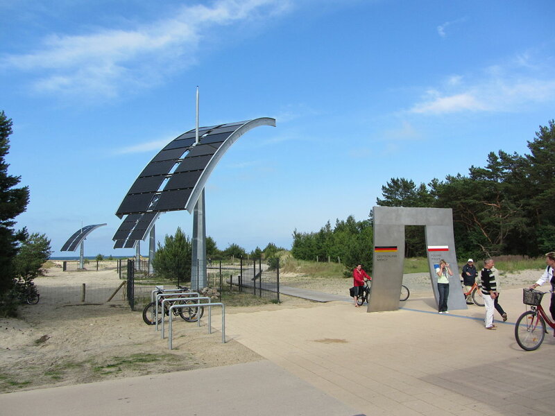 Grenze Deutschland Polen auf der Strandpromenade Usedom
