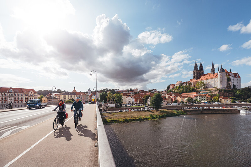 Elberadweg Meißen – Blick auf Albrechtsburg und Elbbrücke