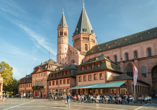 Buntes Treiben am Mainzer Domplatz Rheinland-Pfalz Tourismus GmbH