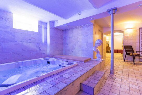 Whirlpool im Wellnessbereich