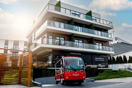 Außenansicht 1 mit Bus