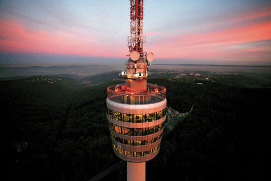 Fernsehturm Stuttgart Abendstimmung c Stuttgart-Marketing GmbH-Achim Mende