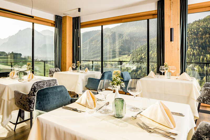 Restaurant mit Blick auf die Berge