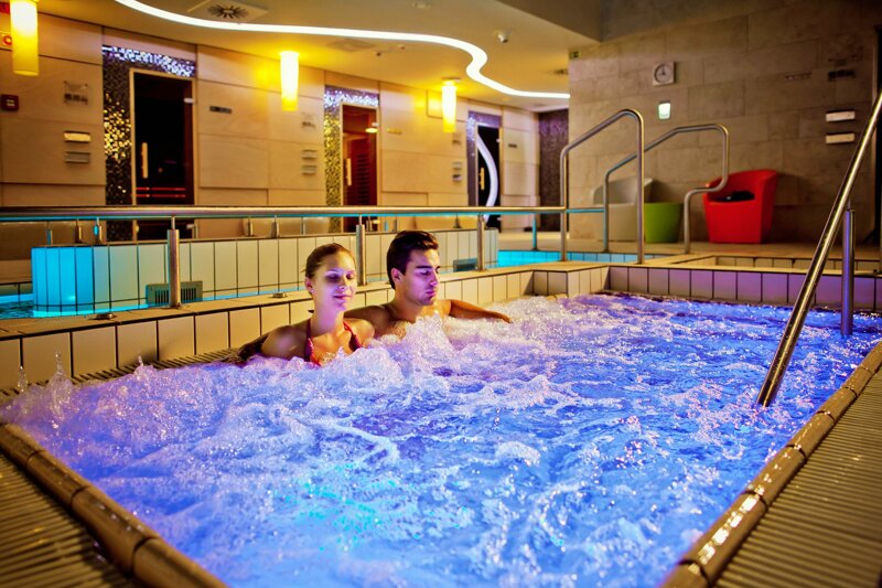 Paar im Pool