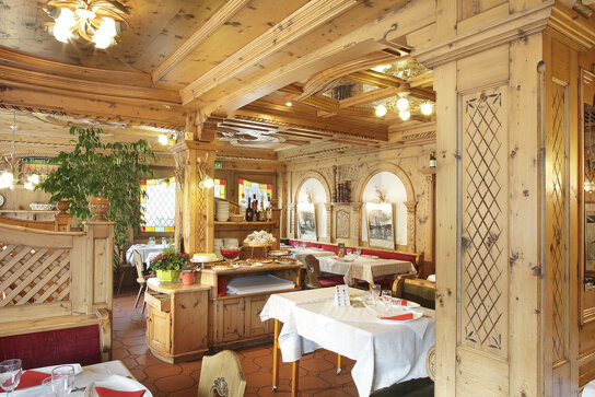 Restaurant mit Holvertäfelungen