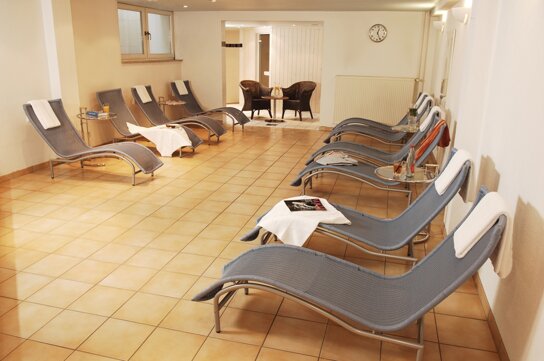 Wellnessbereich mit Liegen