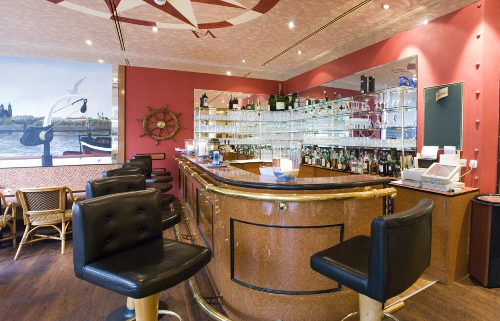 Plaza Hotel Magdeburg Panorama Bar