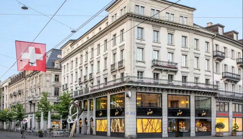 Einkaufen an der Bahnhofsstrasse in Zürich – hier liegt auch der Hauptsitz von Sprüngli