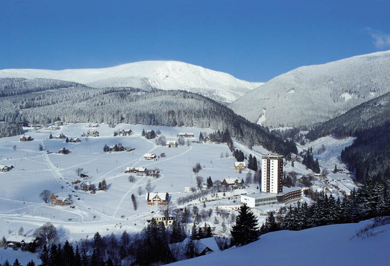Pec pod Sněžkou – Kurort am Fuß der Schneekoppe