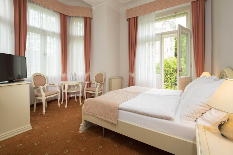 Doppelzimmer mit italienischen Möbeln