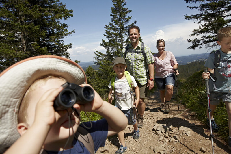Familie beim Wandern, Feldberg c Hochschwarzwald Tourismus GmbH