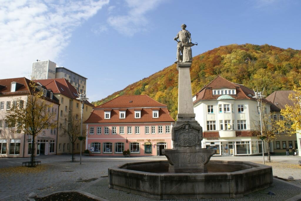 Marktplatz mit Waffenschmied