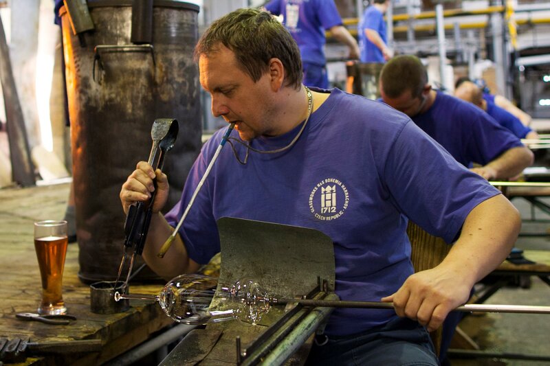 Mitarbeiter in der Glasbläserei