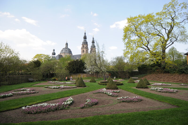 Dahliengarten mit dem Dom im Hintergrund