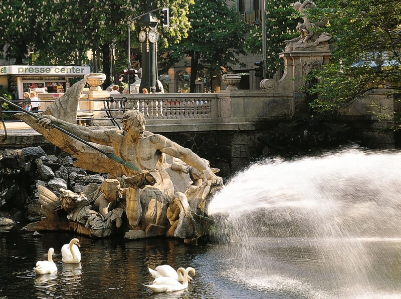 Tritonenbrunnen an der Königsallee Düsseldorf