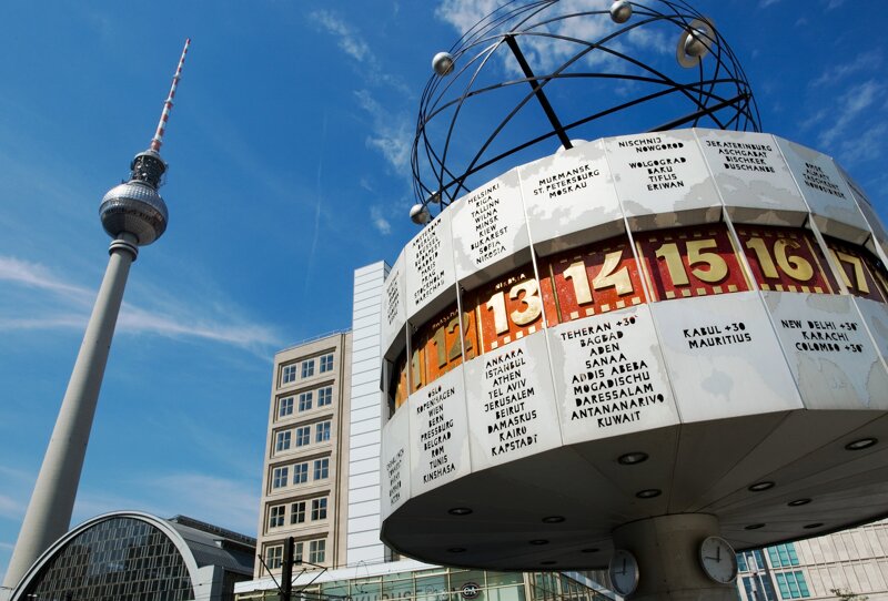 Weltzeituhr und Fernsehturm am Alexanderplatz