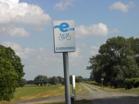 Elberadweg-Schild