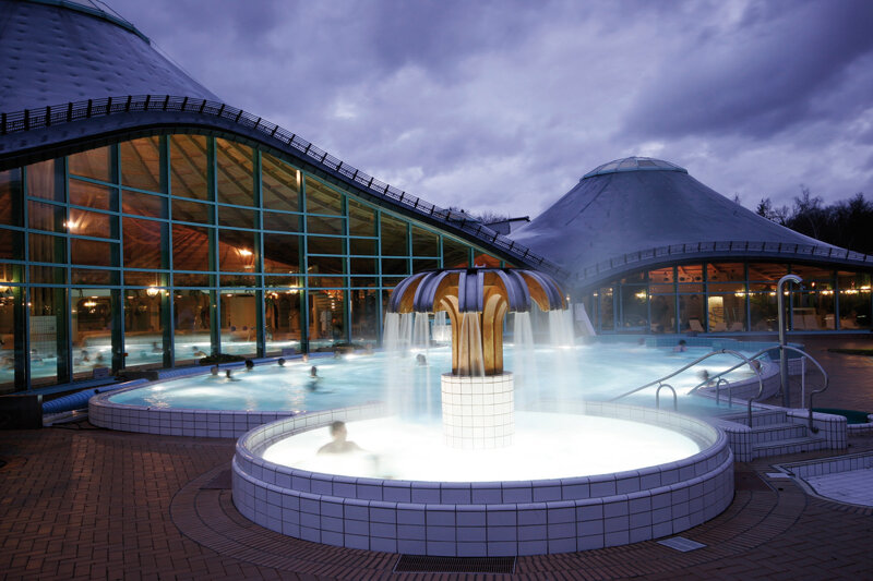 Solemar in der Dämmerung, Außenpool in Bad Dürrheim