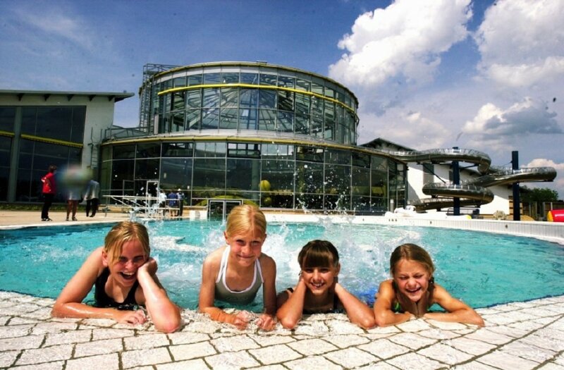 Kinder beim Plantschen im Bulabana Freizeitbad Naumburg