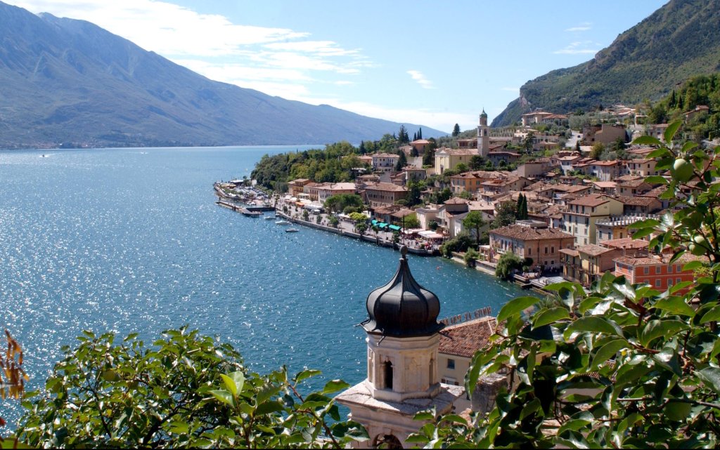 Blick auf Limone am Gardasee