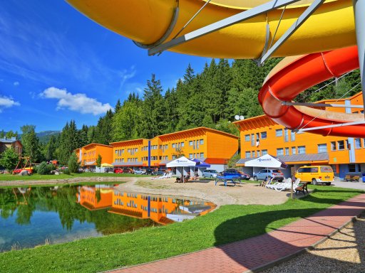 Hotel und Aqua Park direkt am Waldrand.