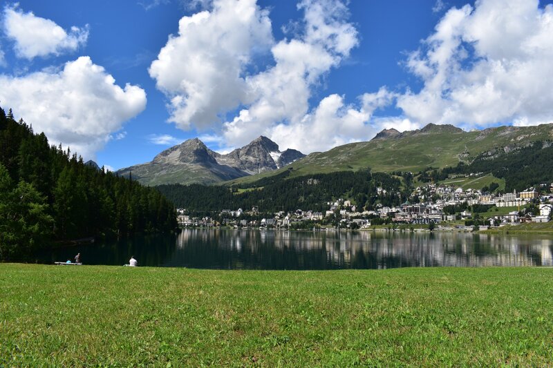 St. Moritz im Engadin mit Bergpanorama
