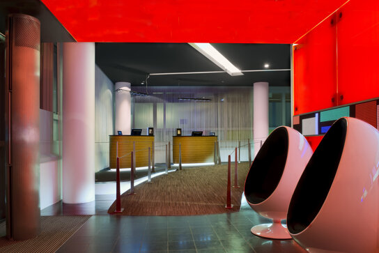 06InnsideDusseldorfHafen-ReceptionNight