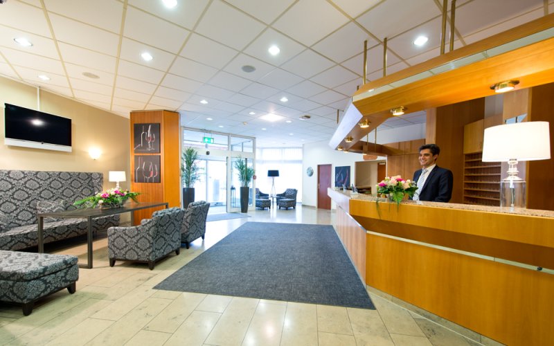 ACHAT Premium Neustadt-Weinstraße Rezeption mit Lobby